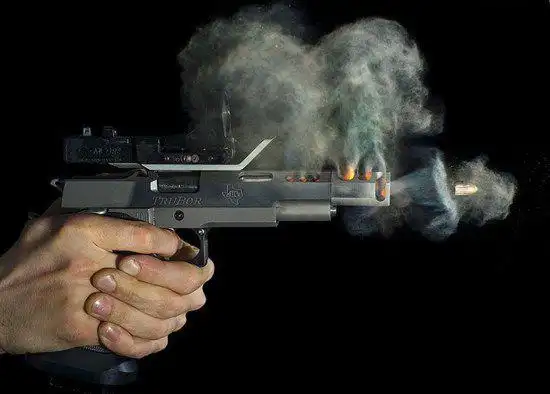 为什么说沙漠之鹰是一款中看不中用的装备