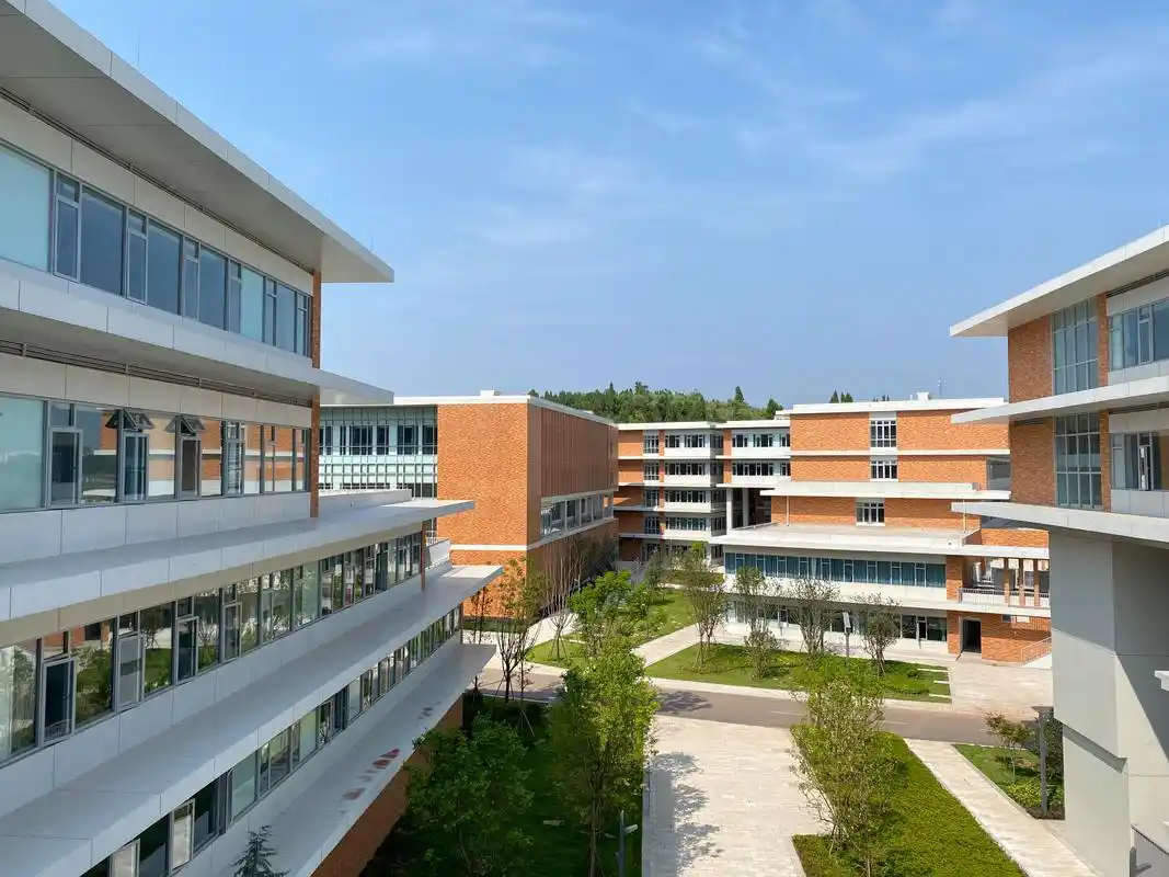四川师范大学遂宁校区作为遂宁第一所本科院校,是四川师范大学人才