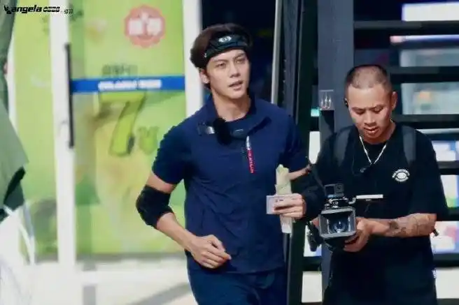 原创angelababy站姐愚人节放大招陈伟霆照片引爆网络