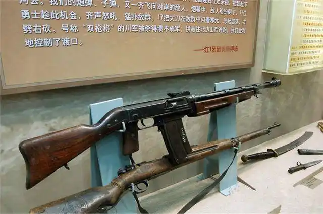 长得像突击步枪的瑞士启拉利轻机枪川军曾仿造志愿军仍在使用