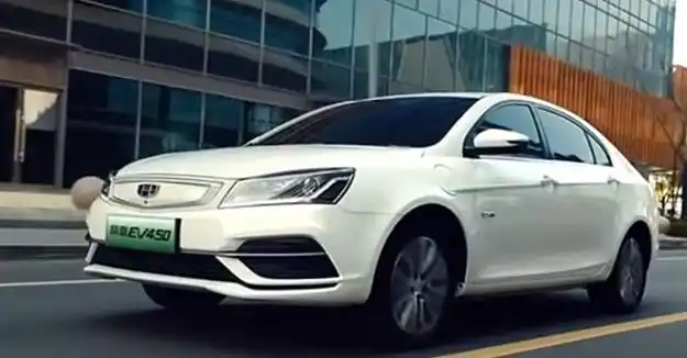 除此以外,2015年广州车展,吉利还发布了纯电版的帝豪ev,后续又改名成