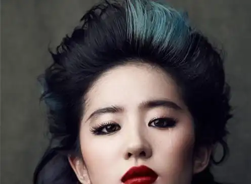 娱乐圈睫毛精:刘嘉玲长睫毛撞脸蔡明,戚薇直接抵到眉毛了