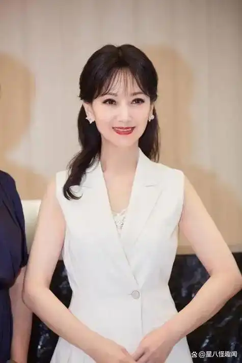 4月24日晚上,赵雅芝的工作室在社交媒体上发表了一则声明,对近期网络