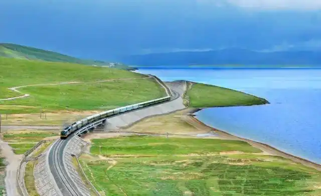 坐着火车游西藏青藏铁路沿线美景堪称天上人间