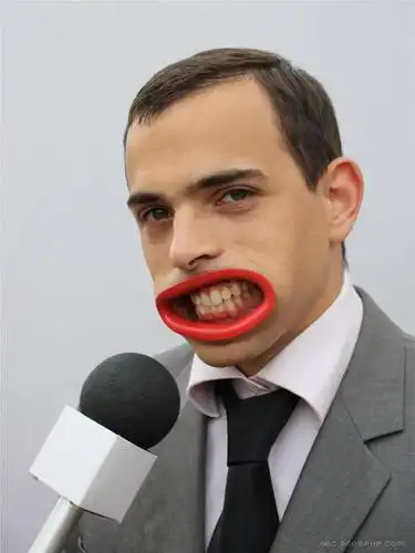 大嘴塑料假体-扭曲嘴角露出牙齿的鬼脸