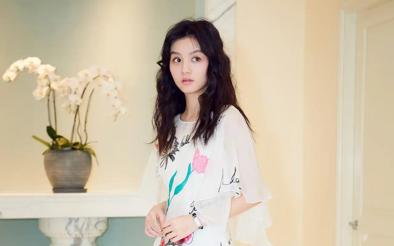 新晋影后春夏金像奖造型高清桌面壁纸