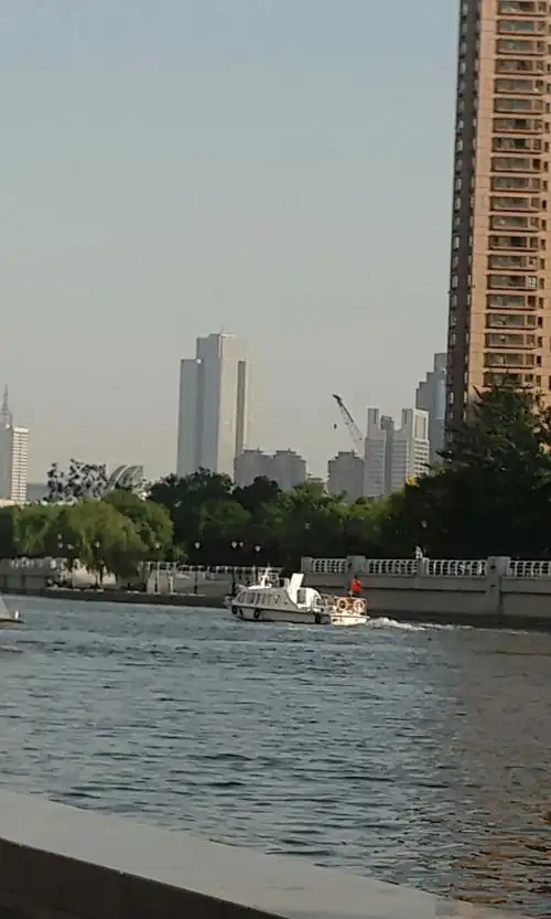 石舫位于新开河耳闸与永乐桥之间的海河东侧,是海河最后一个渡口遗址