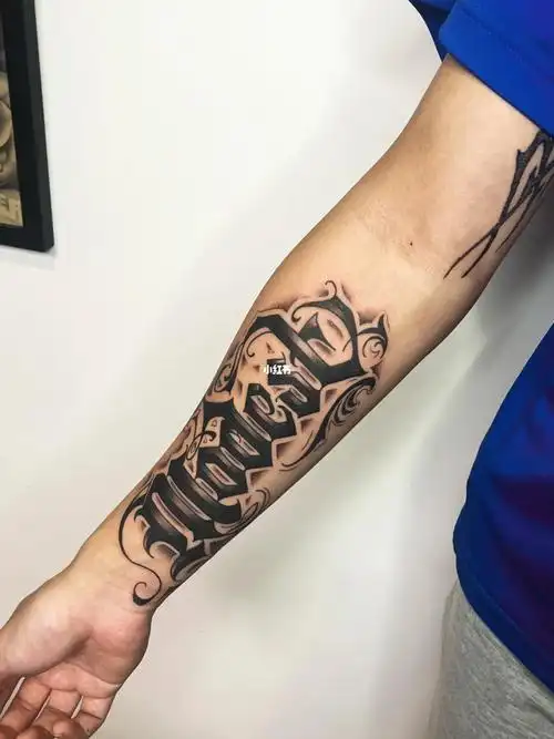 奇卡诺花体字小臂