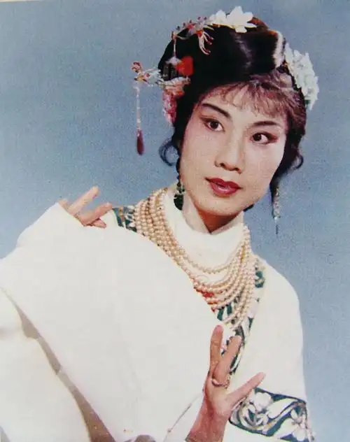 她引领越剧惊艳变身铸造辉煌纪念袁雪芬百年诞辰