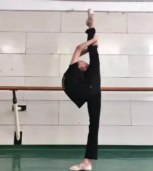 舞蹈生搬腿日常