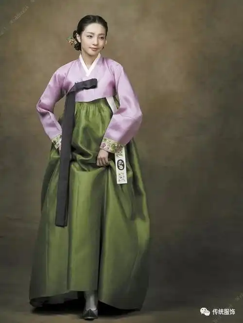 朝韩的「露乳装」究竟是怎么回事?