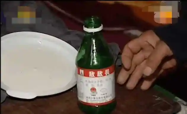 实拍: 怀孕两个月妻子喝下敌敌畏, 被救后牵扯出更大的隐情