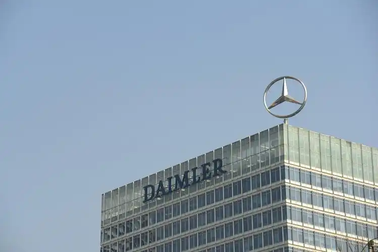 戴姆勒扩大裁员力度人数或增至15万人