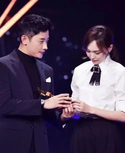 有一种"恩爱"叫罗晋唐嫣,结婚5年后,给内娱夫妻"上了一课"