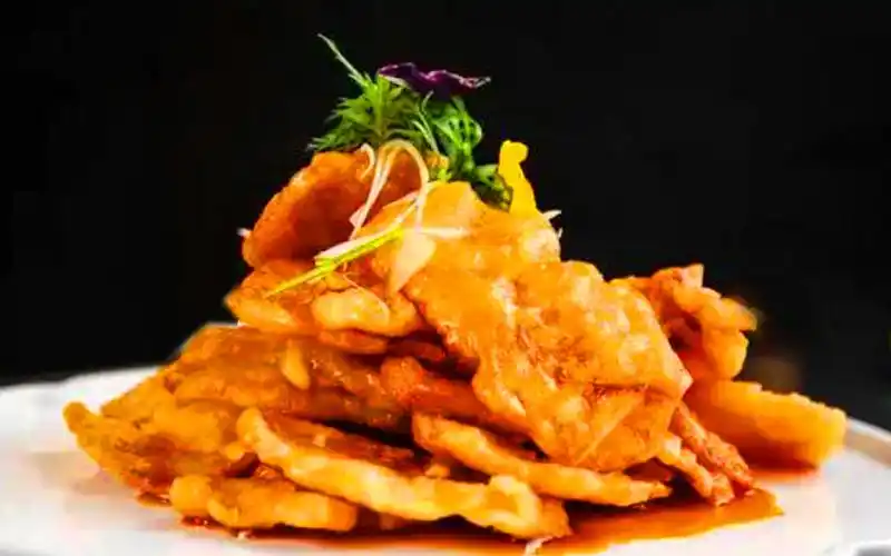 锅包肉:一道能让你欲罢不能的东北美食