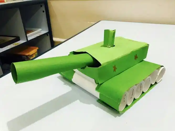 快来投出您宝贵的一票吧《爸爸最棒》军事手工作品评选活动