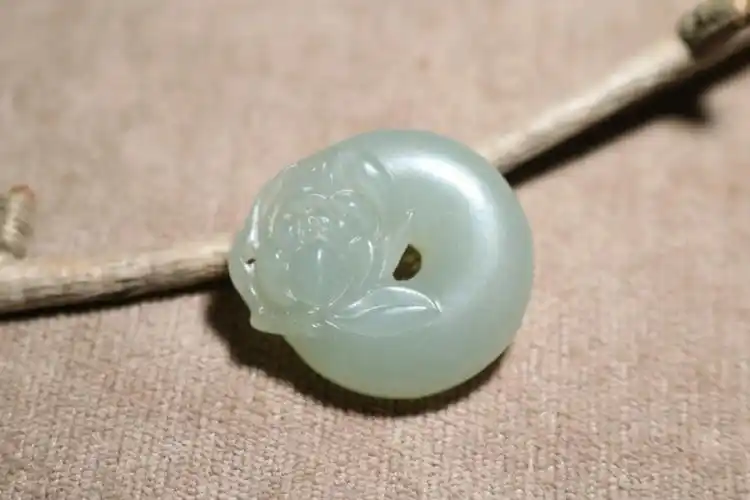 清雅荷花和田玉青玉莲花吊坠挂件