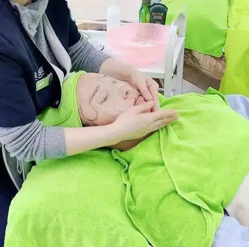 马上来体验 芭芭多新鲜芦荟灌肤!