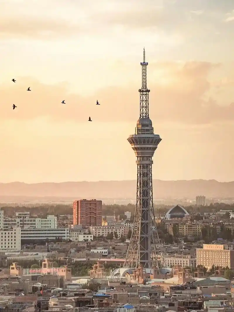 喀什市昆仑塔,169米俯瞰喀什古城09.昆仑塔高169米,共 - 抖音