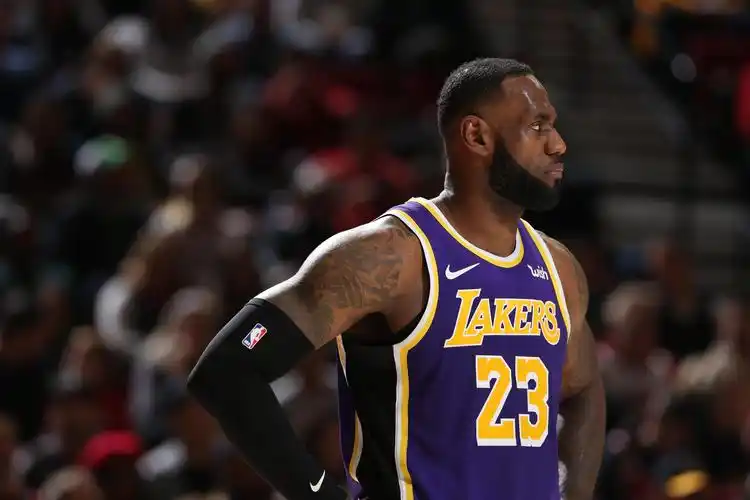 701610浓眉打疯了詹皇君临天下湖人一骑绝尘又迎3大利好