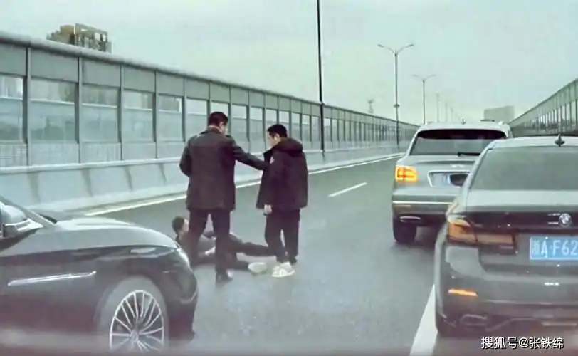 "宾利司机打人事件"劝架的比亚迪车主找到了,车企:奖励20万元_孙先生