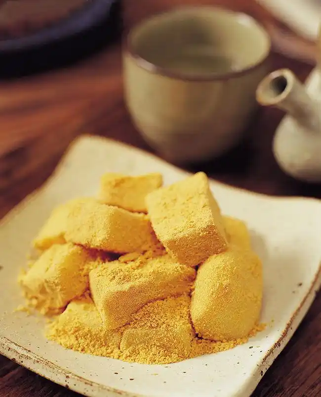 因此,朝鲜族历来把打糕当作上等美味,每逢年节或婚姻佳日及接待贵宾时