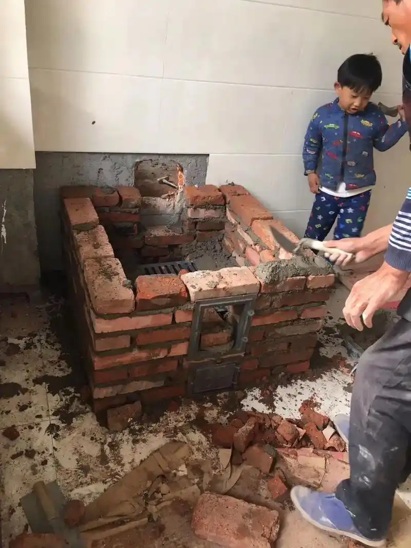 柴火灶,土坯炕,于大多数北方乡下长大的孩子,那是图腾一样的存 - 抖音