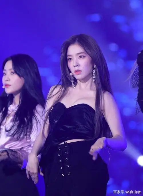 redvelvet女团队长:裴珠泫(irene)平时高冷 舞台热情