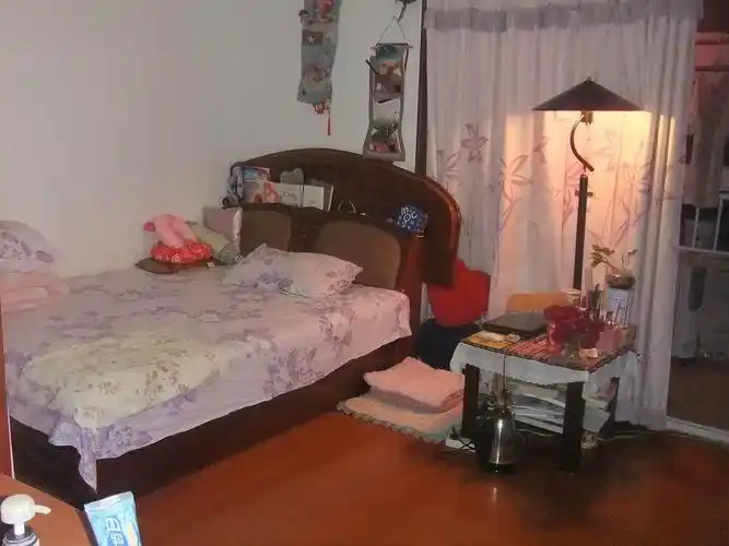 小妮子的相册-女生闺房看照片了