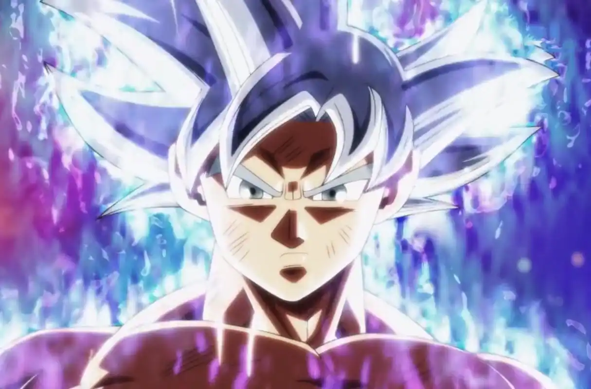 龙珠超里的白神悟空,领悟了自在极意功,头发和眼睛是白色,在此状态下