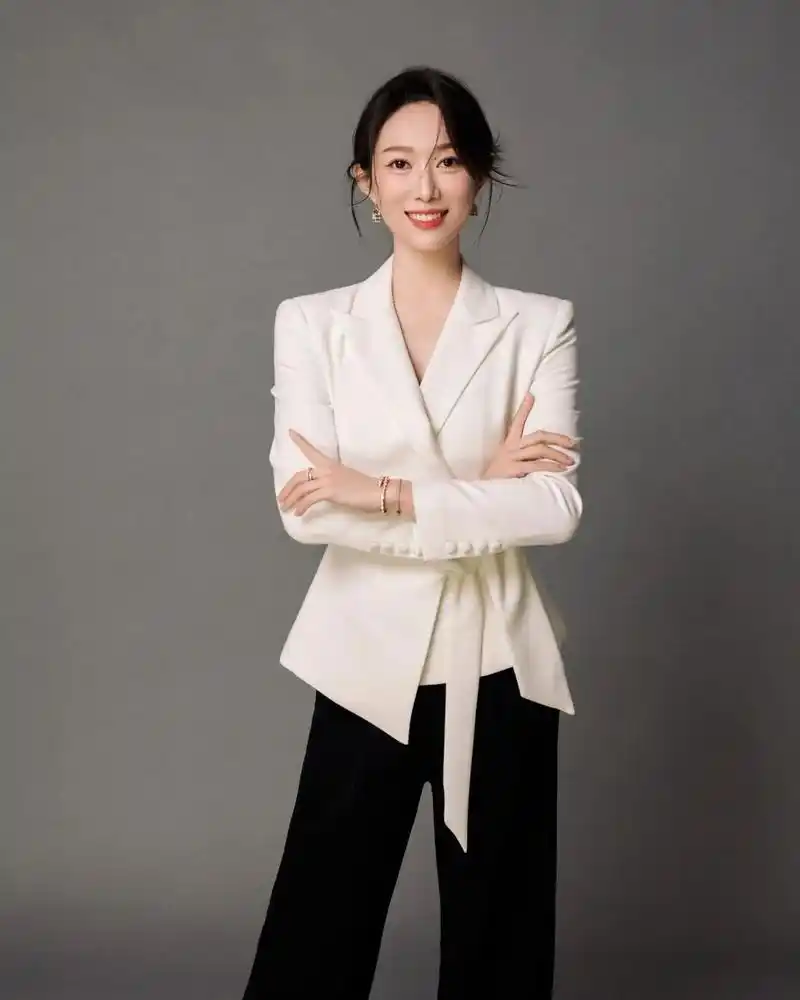 职业照姿势教学|||尽力了尽力了——拿走不谢 #职业形象照[话题]# @瞳