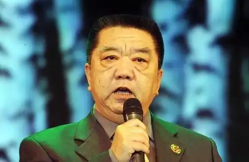 假如高英培没说过这段相声该多好!马志明传神演绎,而他满是硬伤