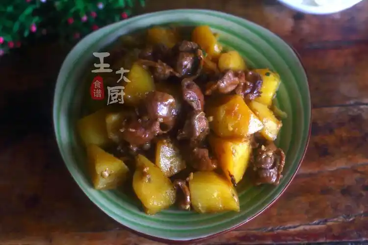 家庭版的鸡胗炖马铃薯如许做才最佳吃,下饭又解馋,你学会了吗