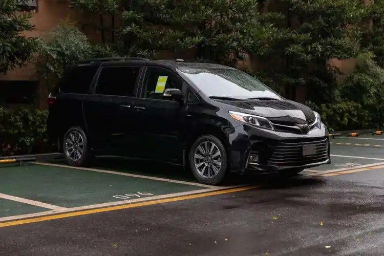 国六丰田塞纳 3.5四驱现车七座价格行情