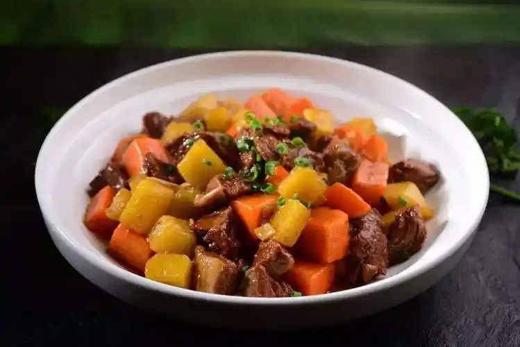 【新东方烹饪课堂】萝卜烧牛肉的做法