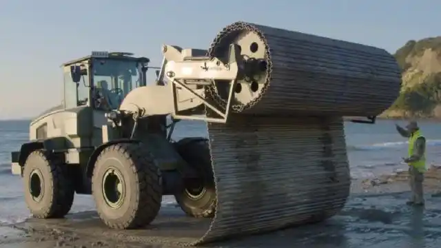 英国造自动铺路车,5分钟铺40米,分分钟铺好一条街!