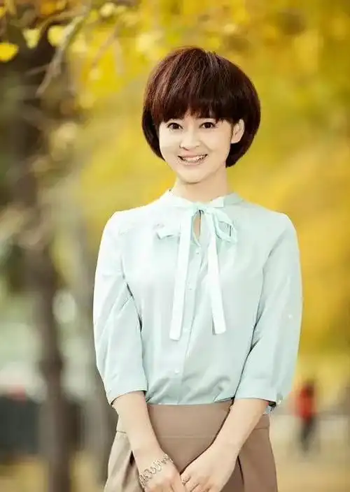 《天气预报》历任女主持人