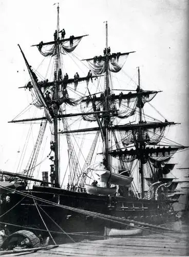 泼海旌旗热血红 马尾海战中不屈的"扬武"号