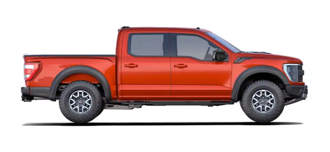 车身侧面,新车则保留了经典的样式设计,并换装了全新样式的熏黑双层