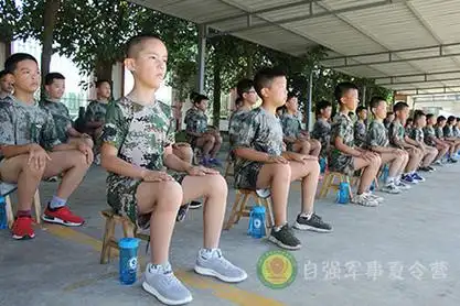 基础军训之坐姿