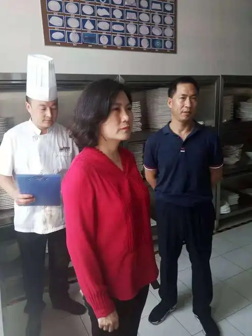 闫利艳局长深入商贸企业检查安全生产