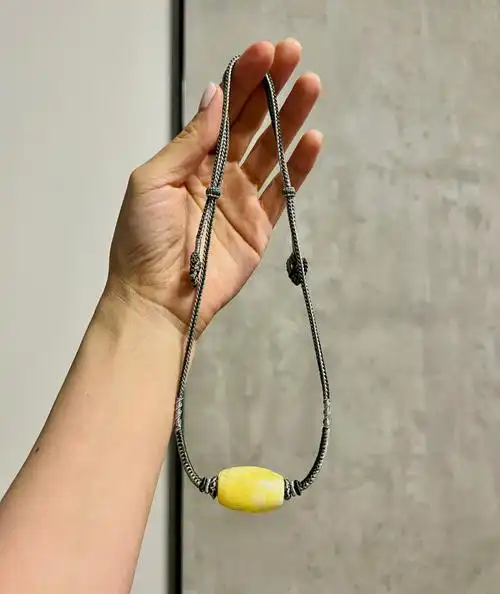 一枚蜜蜡桶珠锁骨链