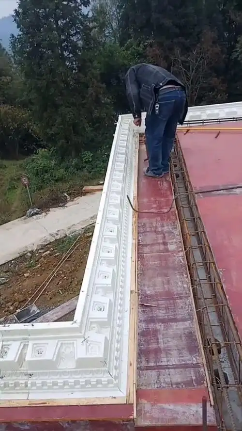 屋檐线模具安装