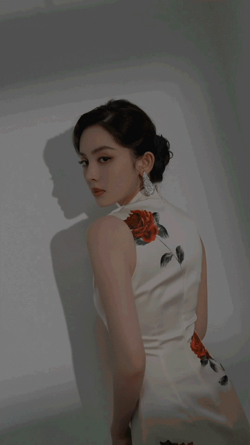 娜扎红玫瑰旗袍##娜扎两天四套