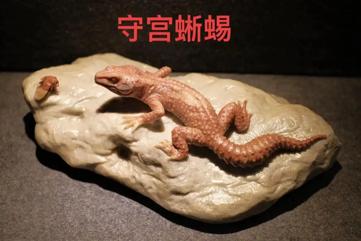 守宫蜥蜴 寿山石俏色巧雕摆件.#纯手工雕刻 #精品摆件 - 抖音