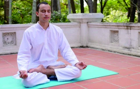 3-1 跏趺坐示意图