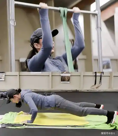 而了解刘亦菲的人都知道,运动健身早就是她的常态,甚至刘亦菲还时不时