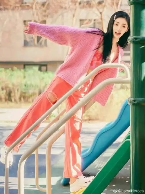 周洁琼白色丝带公主头造型##周洁琼来活了兄弟路透生图##周洁琼镂空