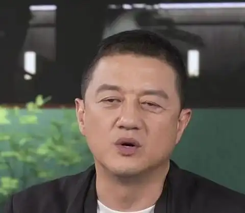 李亚鹏直播间哭穷网友大呼心疼李湘前夫送礼带头