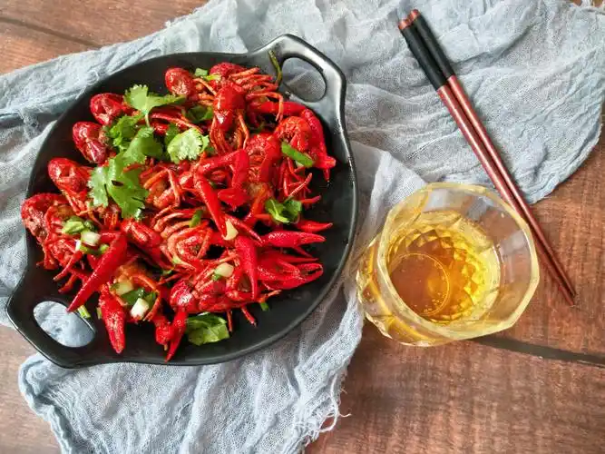 十三香啤酒小龙虾,十三香啤酒小龙虾的家常做法 - 美食杰十三香啤酒小